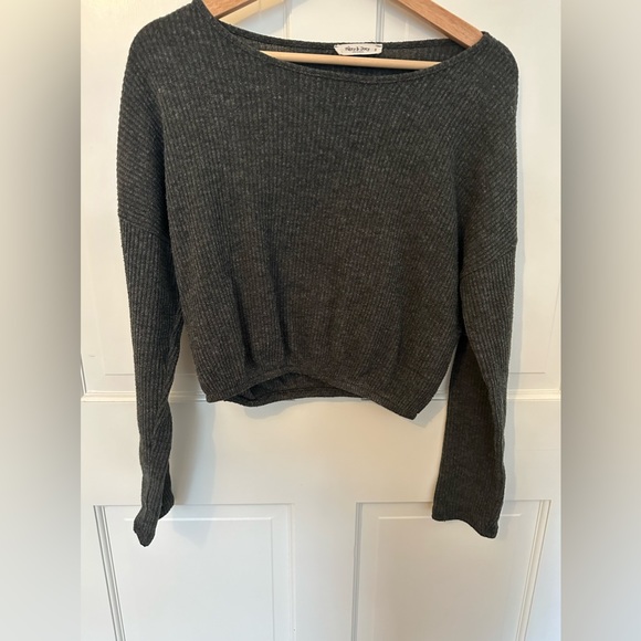Long sleeve cropped and cinched  shirt/sweater - Picture 4 of 4